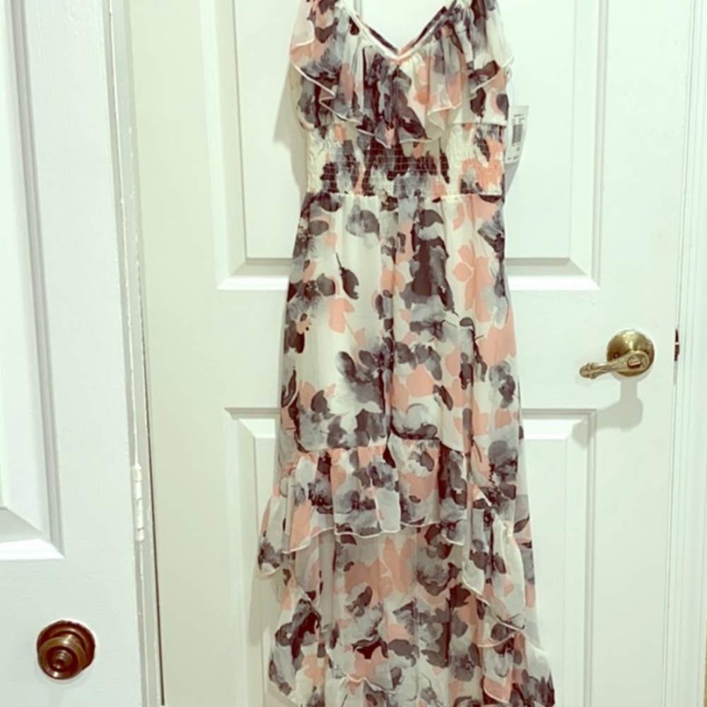 Beautiful Flowy Sundress 💃🏼